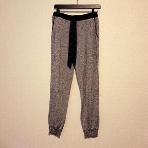Simply Vera Gray Joggers. Size Small.